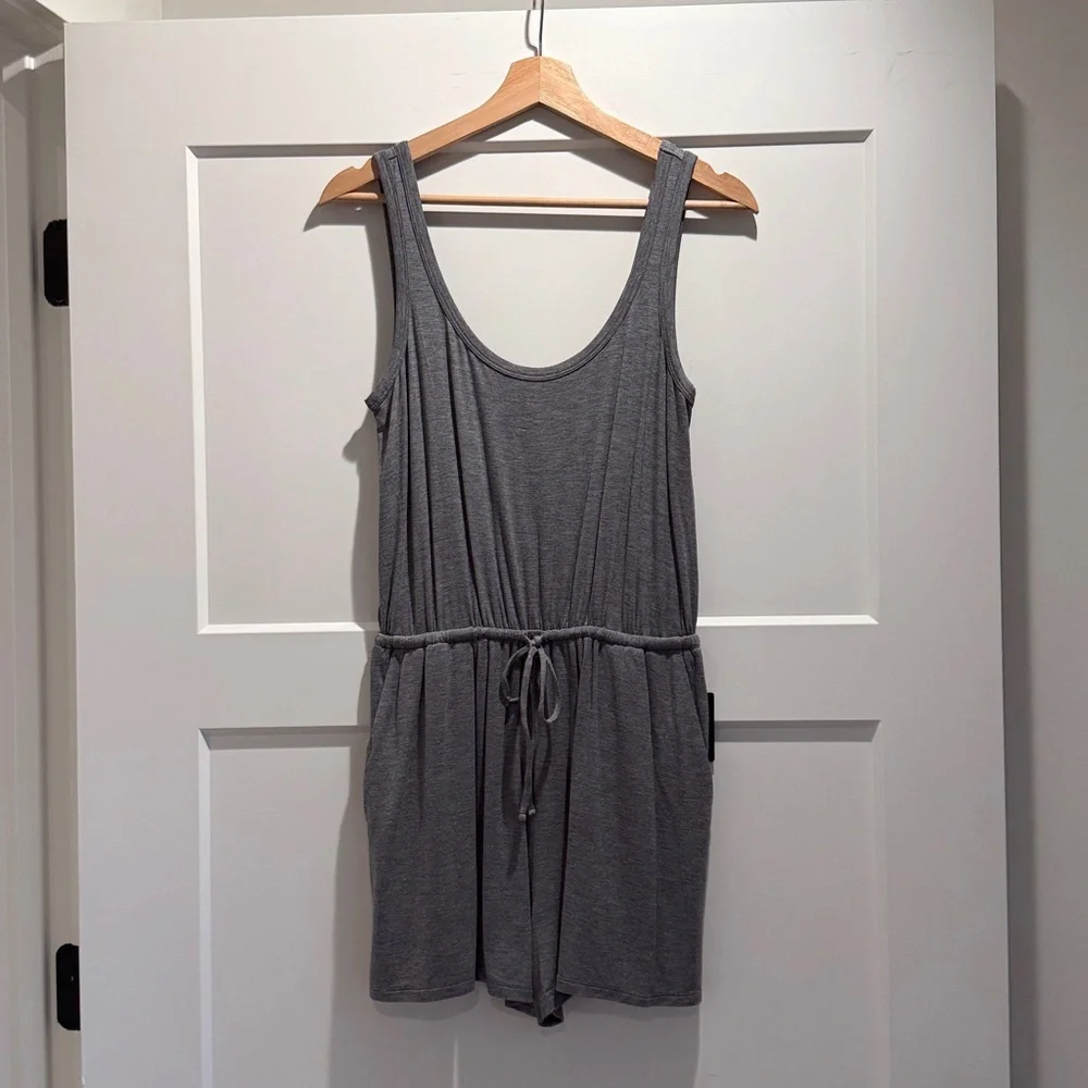 Express Scoop Neck Sleeveless Tie Waist Romper in Size XS | New With Tags - Picture 5 of 11